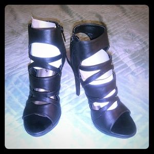 New never worn 4 in heels